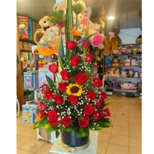 Ramo de 24 rosas rojas con girasol y aves del paraíso para Amor y Amistad en Pereira