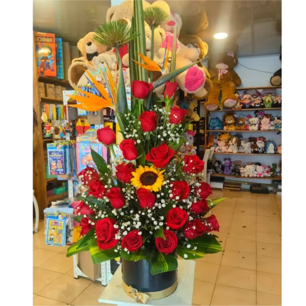 Ramo de 24 rosas rojas con girasol y aves del paraíso para Amor y Amistad en Pereira