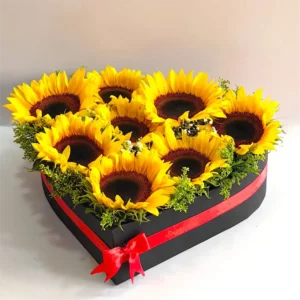 Caja corazón con girasoles frescos para Amor y Amistad en Pereira