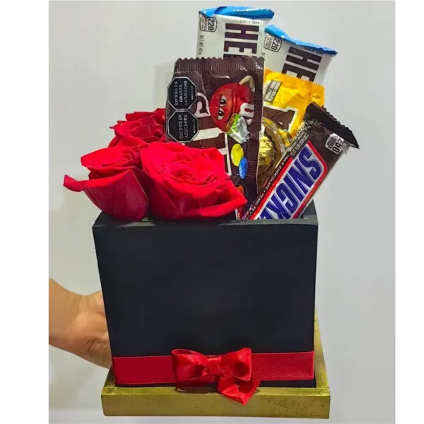 Caja con rosas rojas frescas y chocolates surtidos para Amor y Amistad en Pereira