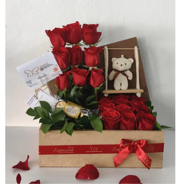 Caja con rosas rojas, peluche y chocolates Ferrero para Amor y Amistad en Pereira