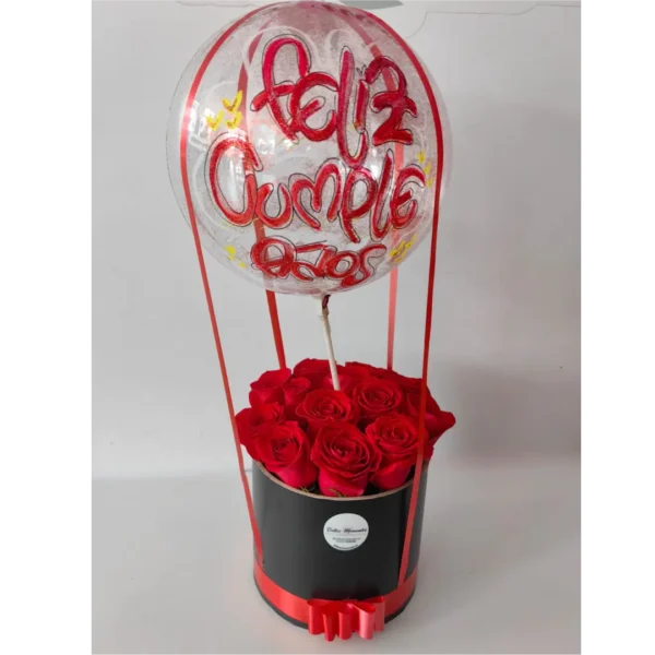 Caja cilíndrica con rosas rojas frescas y globo personalizado “Feliz Cumpleaños” en Pereira