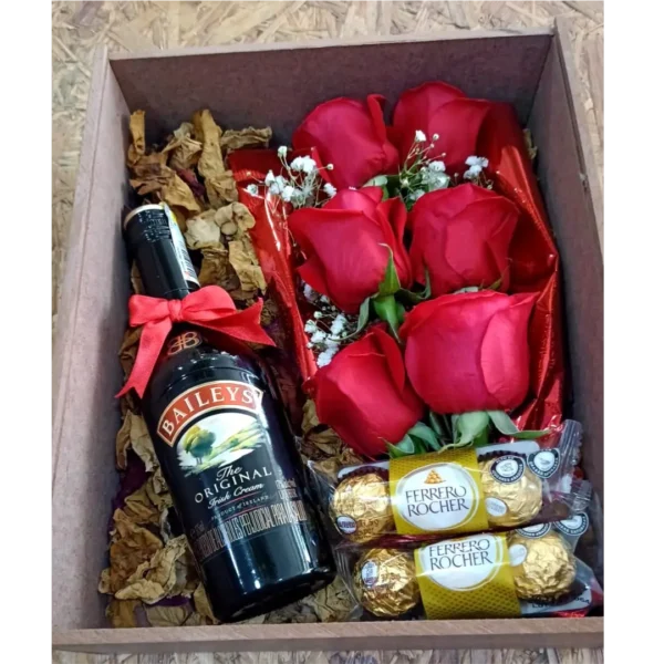 Caja sorpresa con rosas rojas, Baileys y chocolates Ferrero en Pereira