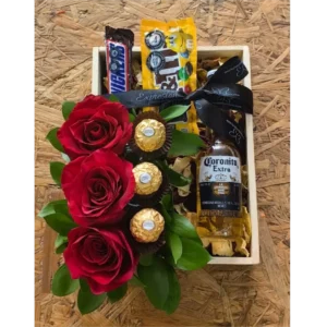 Caja con rosas rojas, cerveza Coronita, chocolates Ferrero y dulces en Pereira