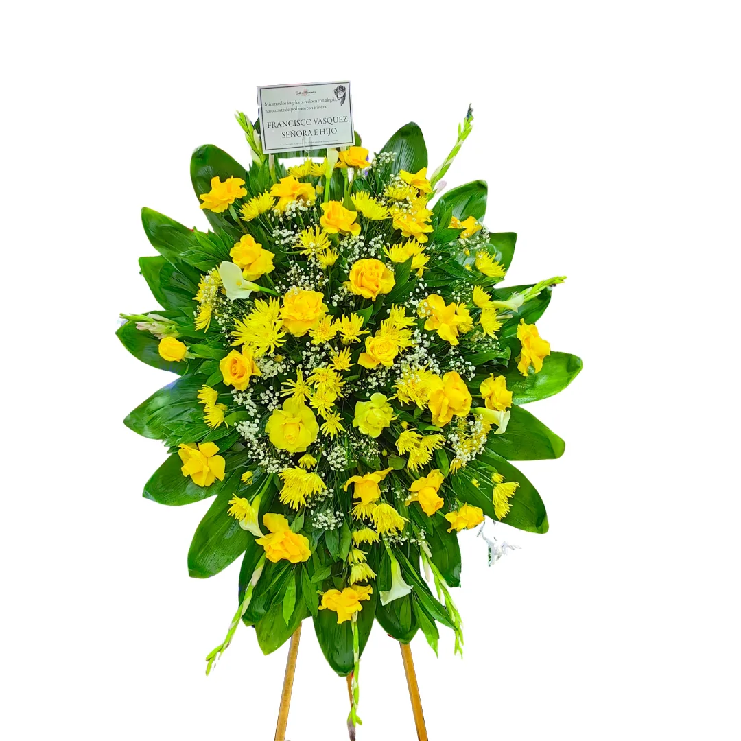 Arreglo floral de condolencias con flores amarillas y follaje verde