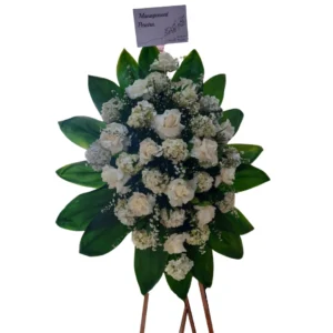 Arreglo Fúnebre Blanco Con Rosas Y Flores Naturales En Atril