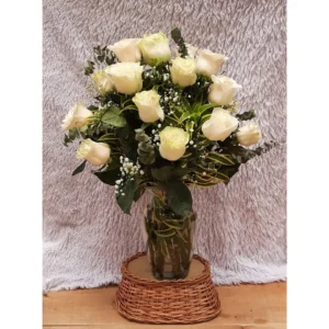 Arreglo Fúnebre De Rosas Blancas En Jarrón De Vidrio